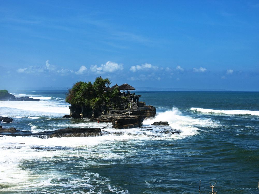 Wisata religi tanah lot